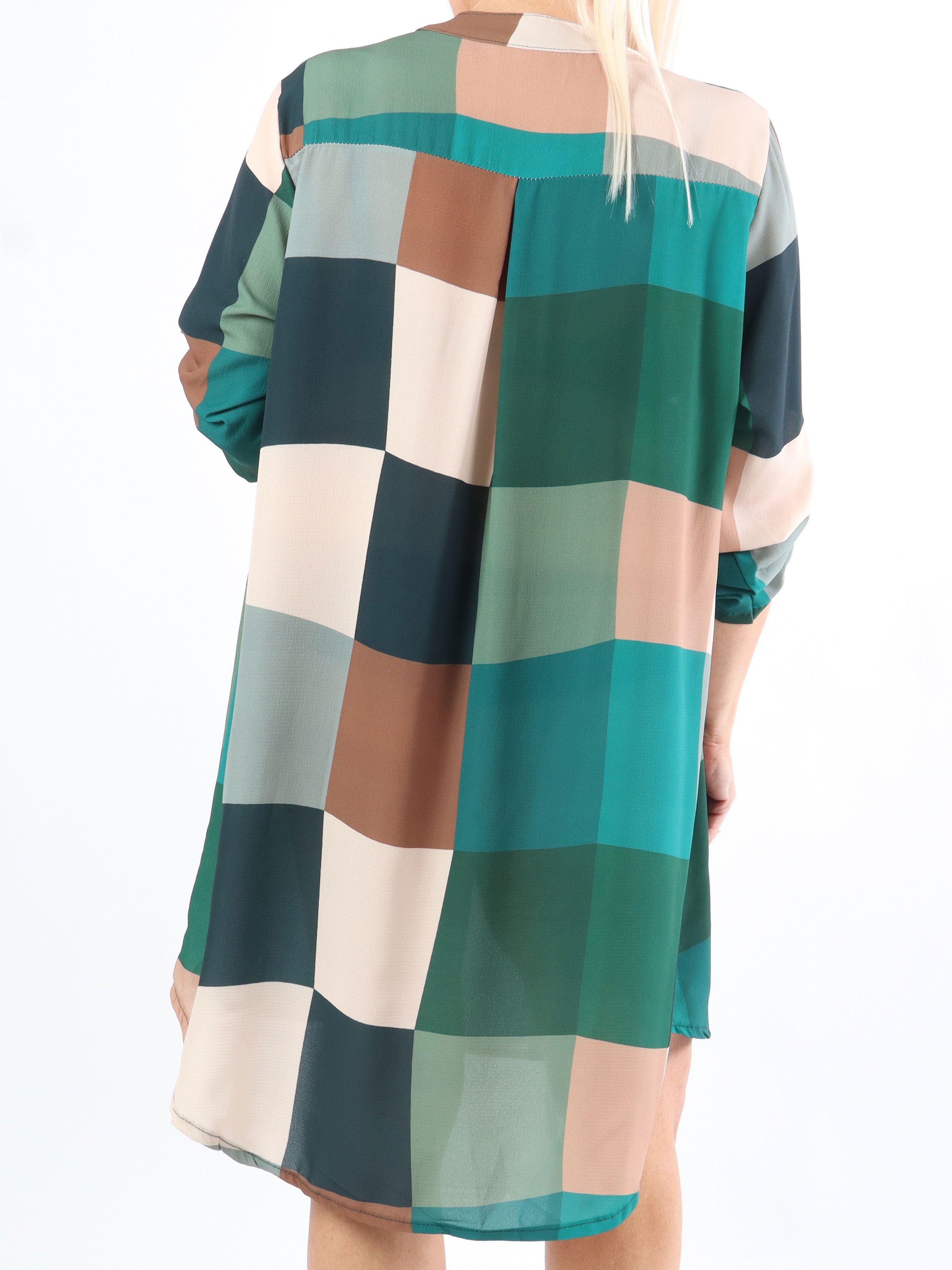 Vanesa Dress Check - Lätt och luftig plus size klänning